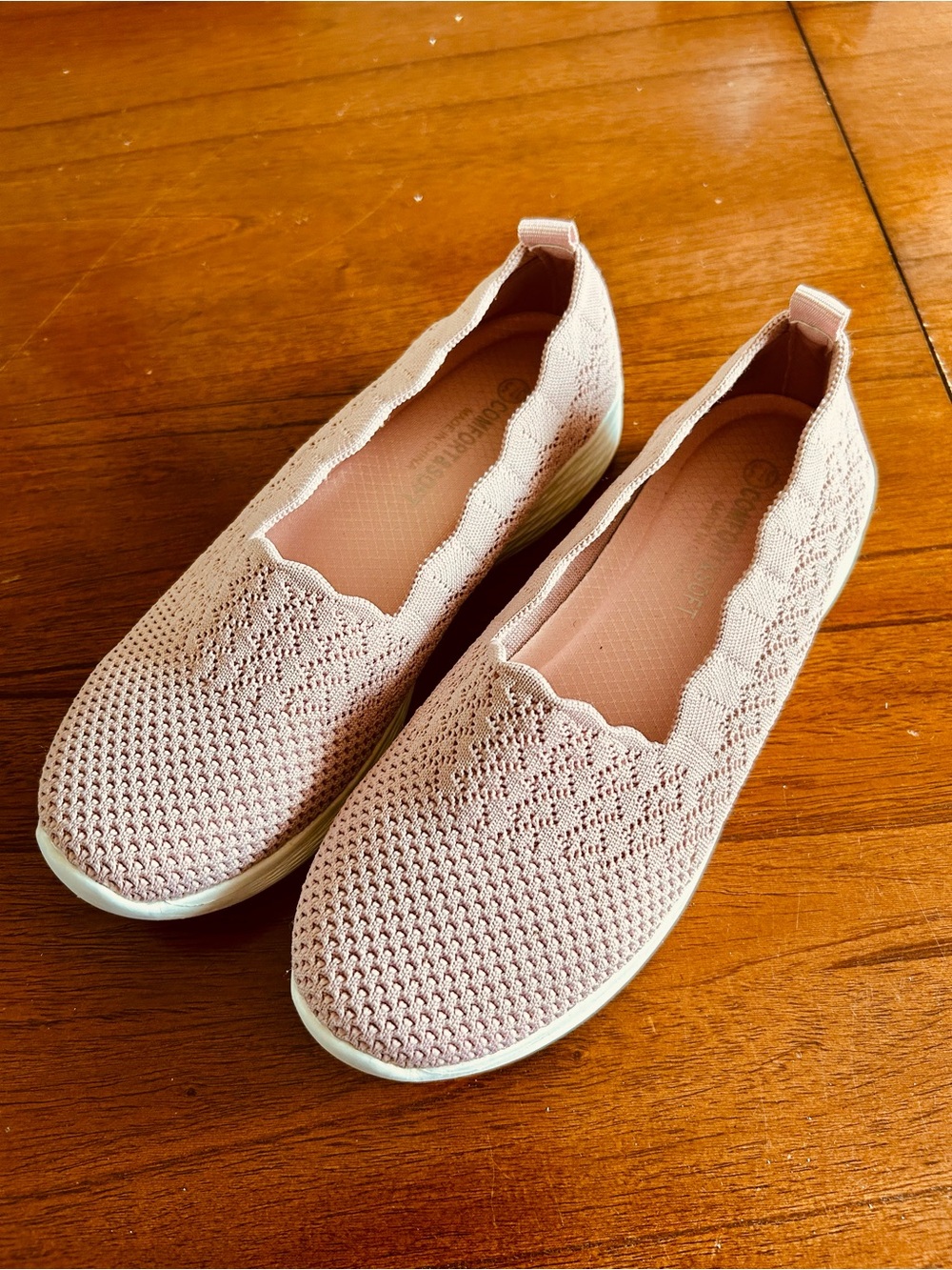 (3/$10) Women’s size 7 Lightweight Pink Knit Slip-On Walking Shoes